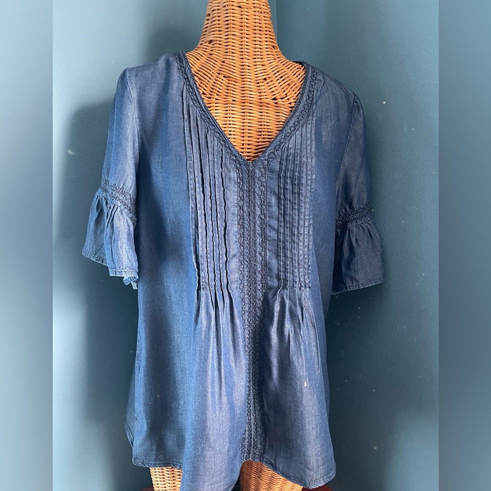 Indigo & Lace Blue V-neck Short Sleeve Top Tunic Pintuck Ruffle Size Medium